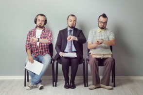 Les candidats attendent leur entretien.