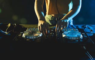 DJ